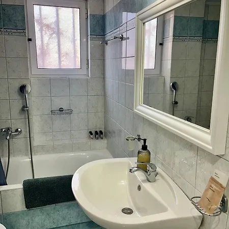 Ellegant In Apartment Politika